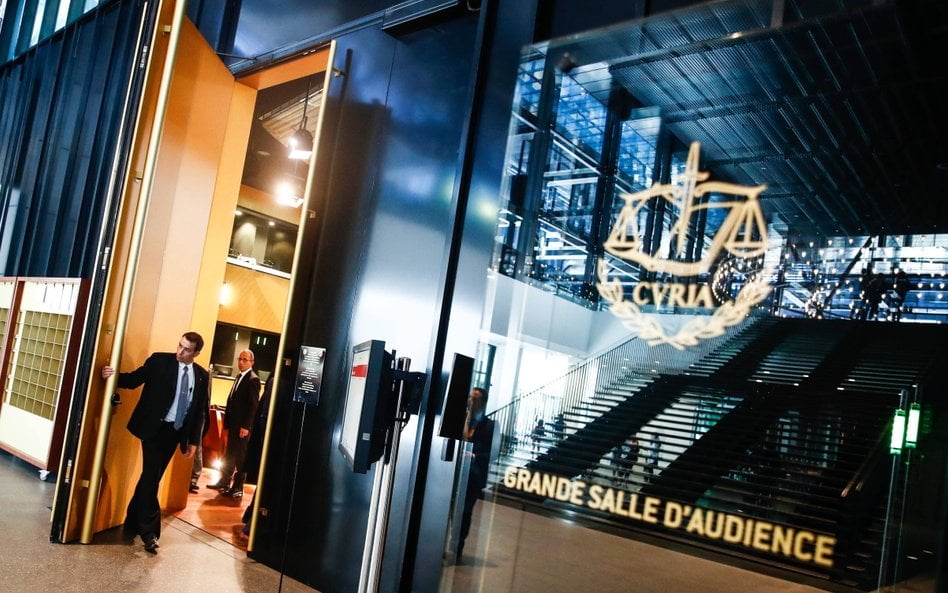 Odejście z Kościoła nie jest wystarczającym powodem do zwolnienia. Firmy muszą przejrzeć swoje polityki kadrowe