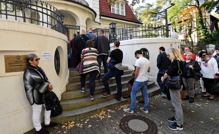 Wybory w 2019 roku, kolejka do głosowania przed ambasadą RP w Berlinie. Największe komisje za granic