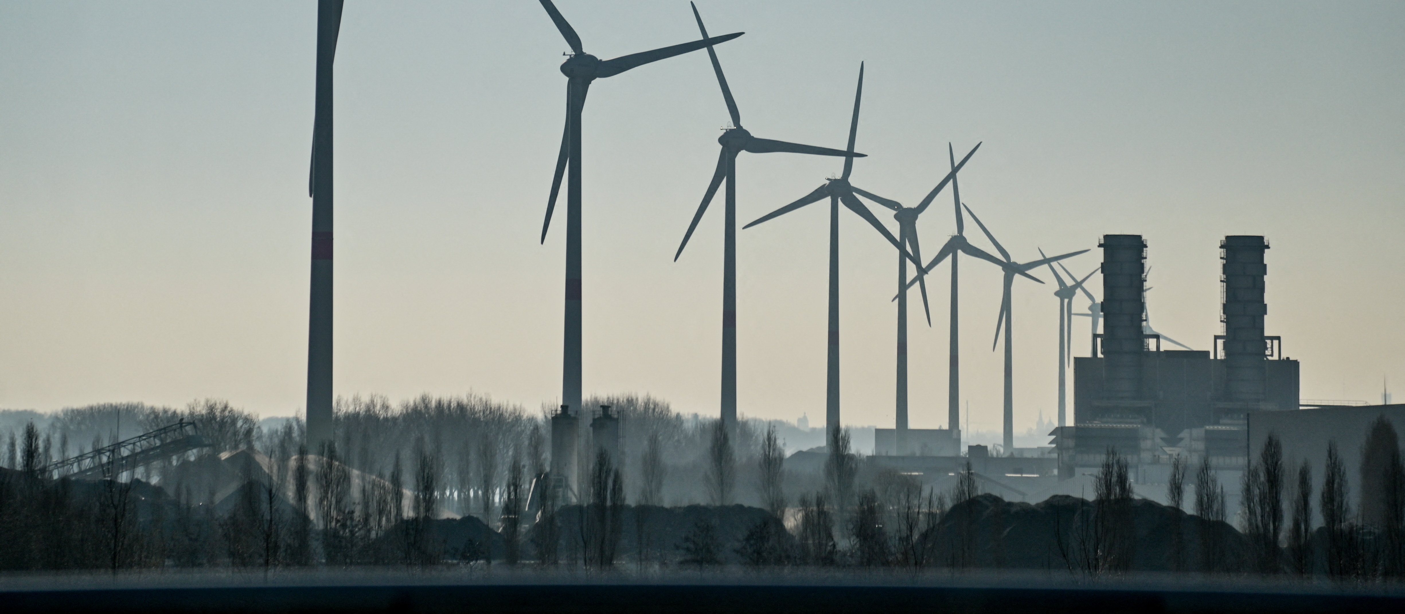 Industry decarbonization lags behind energy, and government aid is late