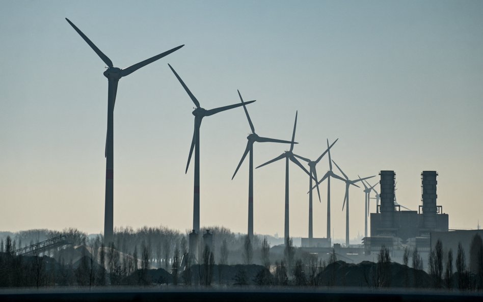 Przemysł wytwórczy pozostaje daleko w tyle za energetyką w procesie dekarbonizacji