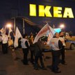 Protest pracowników z firmy Solid w centrum handlowym w podwarszawskich Markach