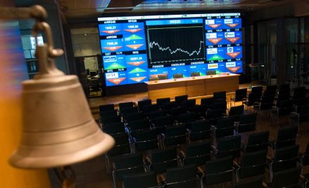 Spadki przy niskiej zmienności