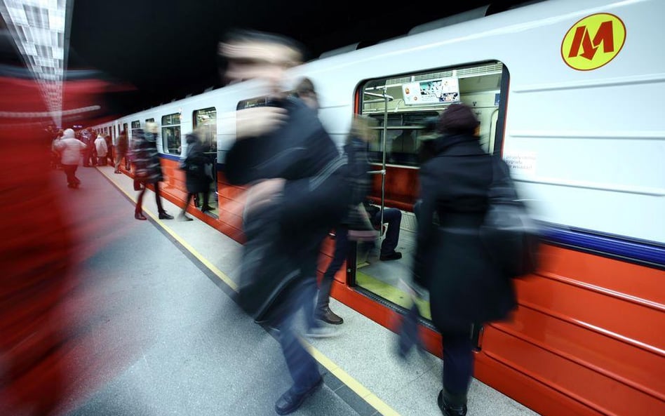 Walczą o nocne kursy podziemnej kolejki