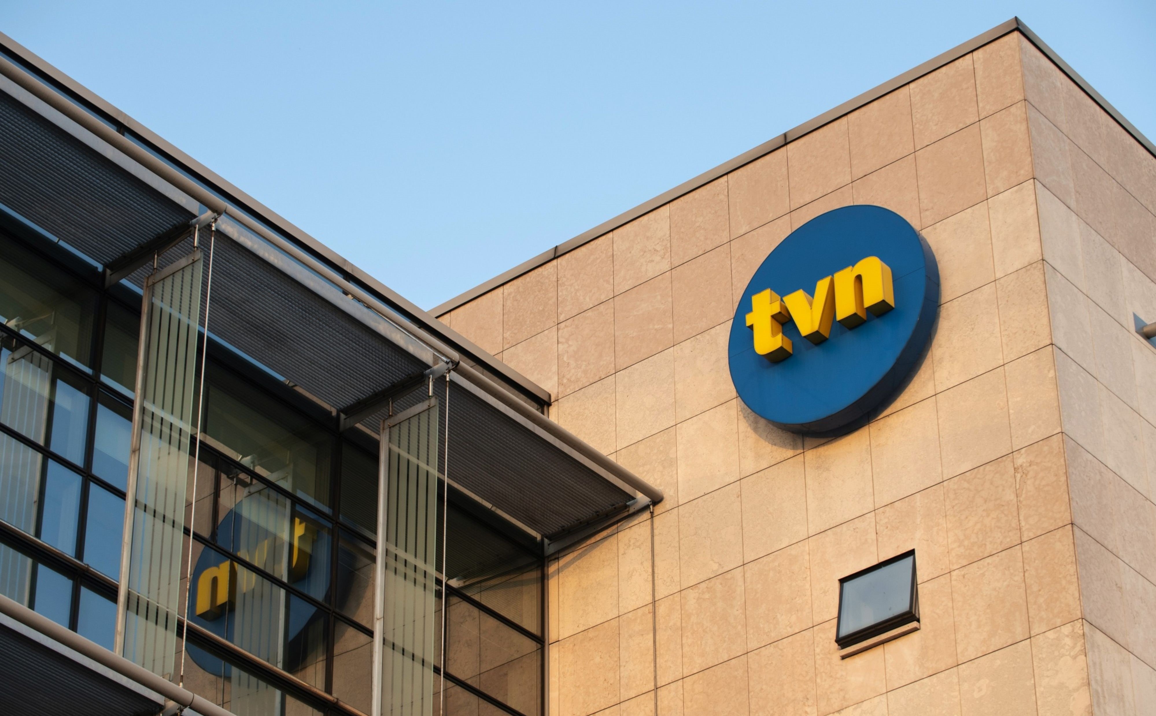 Właściciel TVN dzieli się na dwie części. Co z polską telewizją?