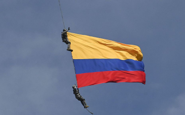 Kolumbia: Wypadek podczas pokazu. Zerwała się lina z żołnierzami