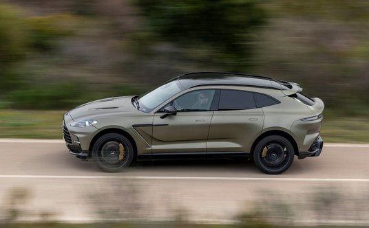 Aston Martin DBX707