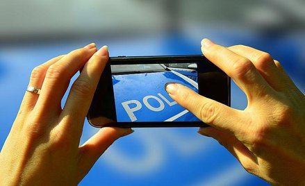Czy można bezkarnie nagrać policjanta podczas interwencji i puścić filmik na You Tube?