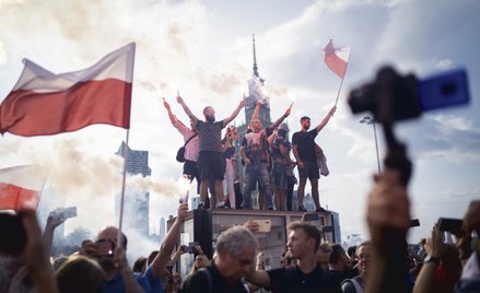 1 sierpnia 2019 r. Godzina „W” – tysiące ludzi w centrum Warszawy