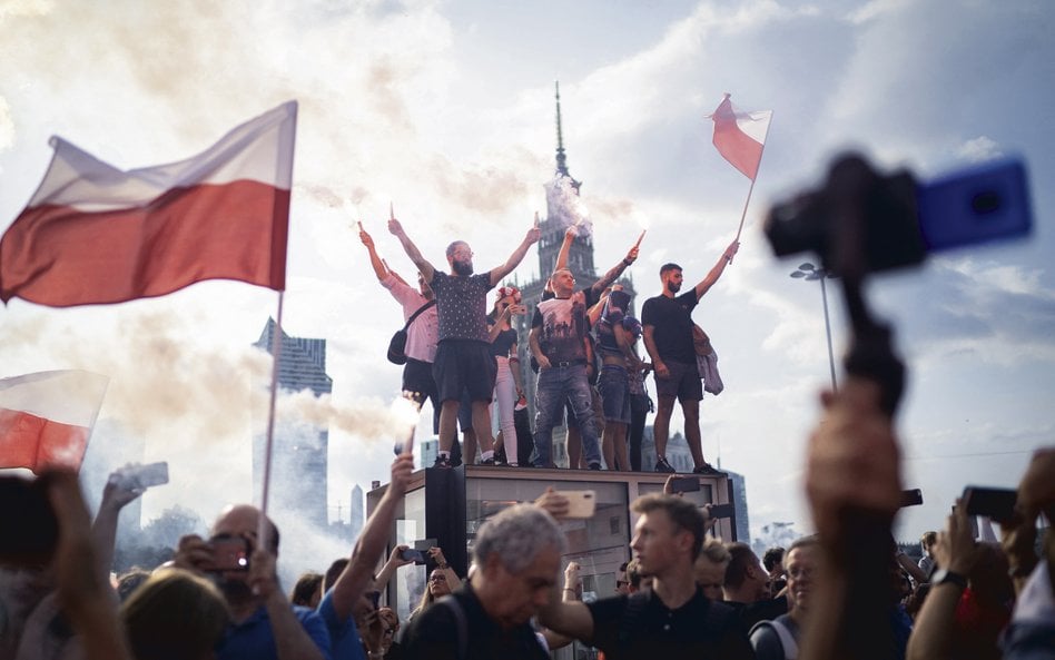 1 sierpnia 2019 r. Godzina „W” – tysiące ludzi w centrum Warszawy
