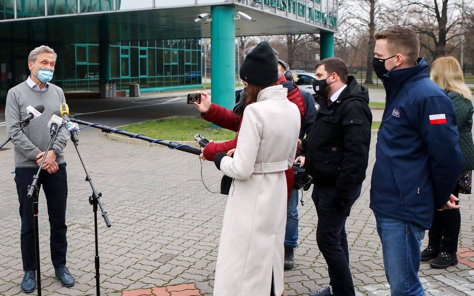 Centrum Medyczne WUM miało szczepić na podstawie porozumienia między prof. Zbigniewem Gaciongiem, re