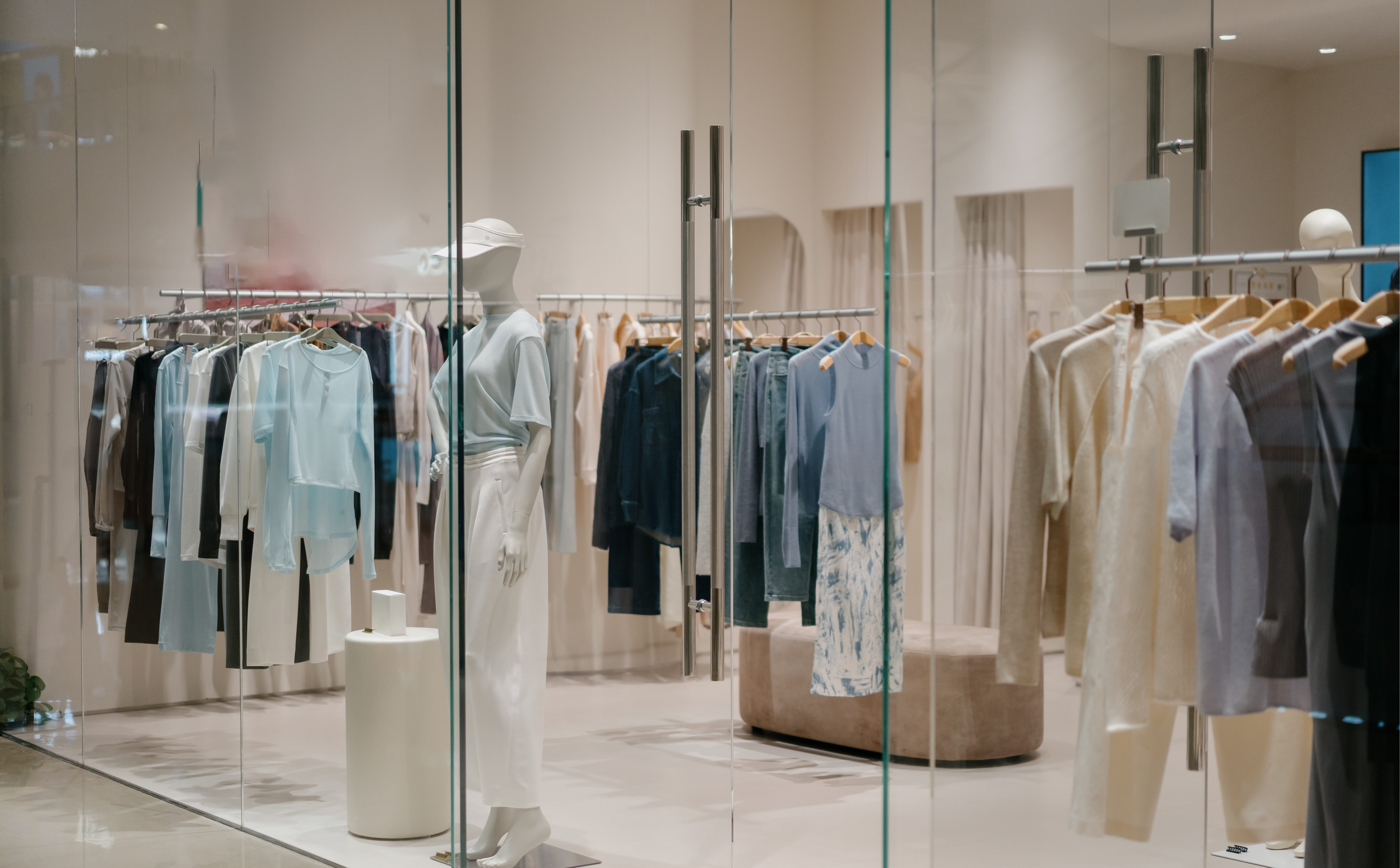 Blaski i cienie inwestycji w akcje firm z sektora odzież i obuwie