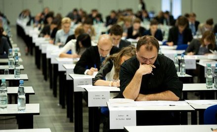 Egzamin na aplikację adwokacką zdało niespełna 2 tys. osób