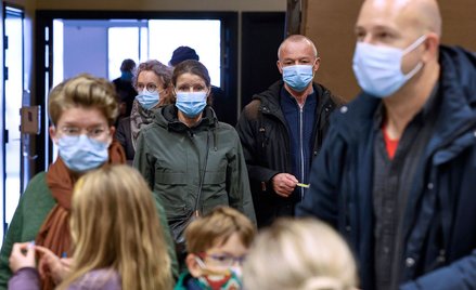 Pandemia koronawirusa. Na świecie już ponad 50 mln wykrytych zakażeń SARS-CoV-2