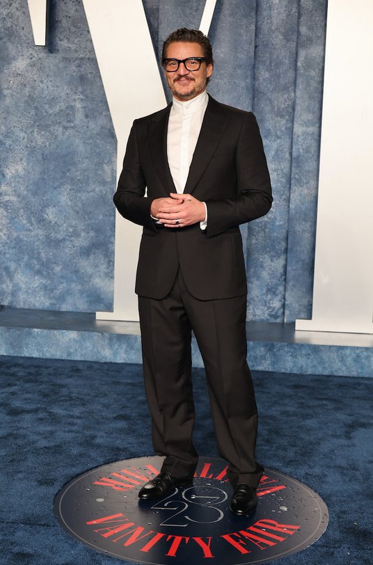 Pedro Pascal na oscarowym przyjęciu organizowanym przez magazyn „Vanity Fair” w Beverly Hills.