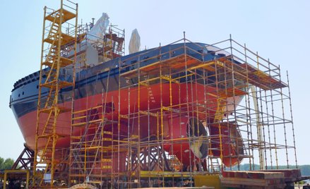 Mechanizm reverse charge: czy budowa statku podlega odwrotnemu obciążeniu