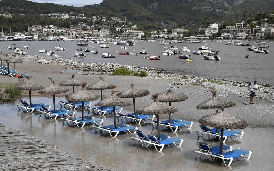 Plaże Majorki umierają. Zabijają je leżaki i promenady