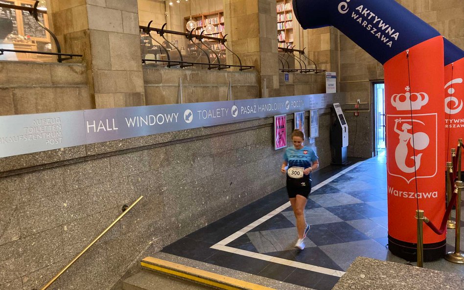 Uczestnicy mieli za zadanie wbiec na 30. piętro