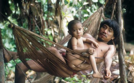 Małżeństwa zawierane są między mieszkańcami pobliskich szapono.