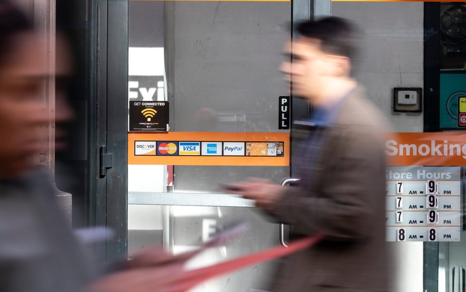 Donald Trump wezwał do wprowadzenia rocznego limitu oprocentowania kart kredytowych na poziomie 10 p