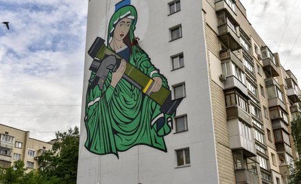 Mural ze „Świętą Javelin” w Kijowie. Amerykańska wyrzutnia pocisków przeciwpancernych FGM-148, zwana