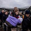 O katastrofie humanitarnej mówią władze wielu atakowanych przez Rosjan miejscowości. Na zdjęciu: ewa