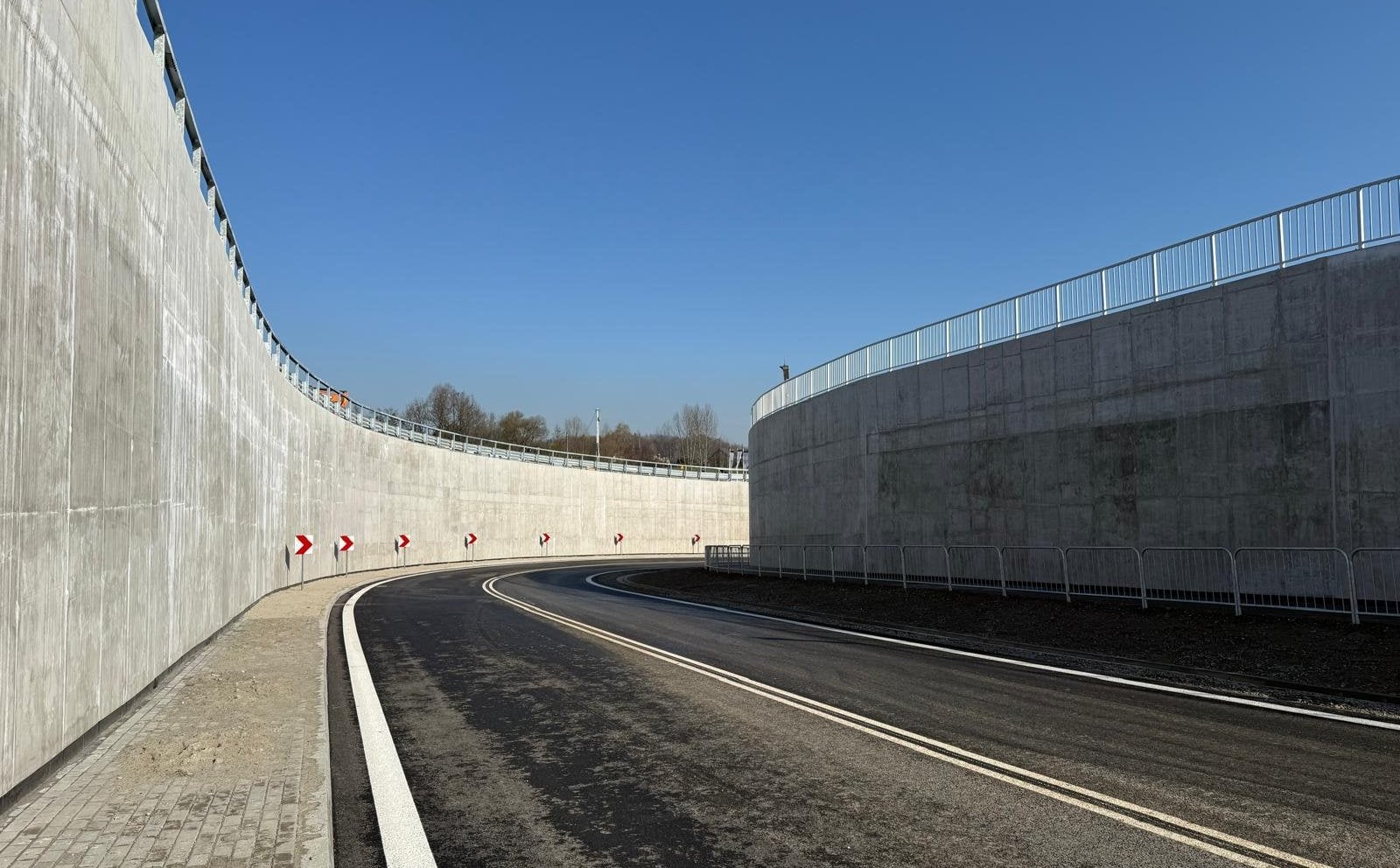 Road finale in Krzyszkowice. The junction is ready, the home  saved