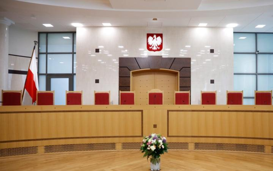 Fundacja Batorego ws. bezpodstawnego zawieszenia praw i obowiązków orzeczniczych sędziów TK