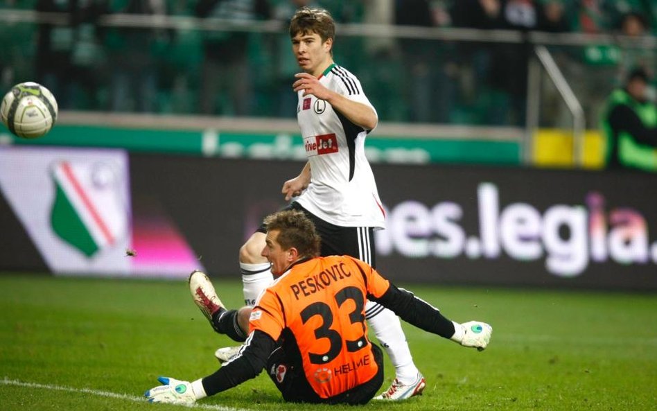 Jakub Kosecki strzelił dwa gole Ruchowi. Legia wygrała 3:0 i będzie zdecydowanym liderem po rundzie 