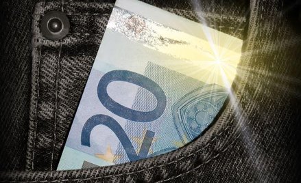 PIT 2011: Jak rozliczyć sprzedaż auta, płyt, mieszkania