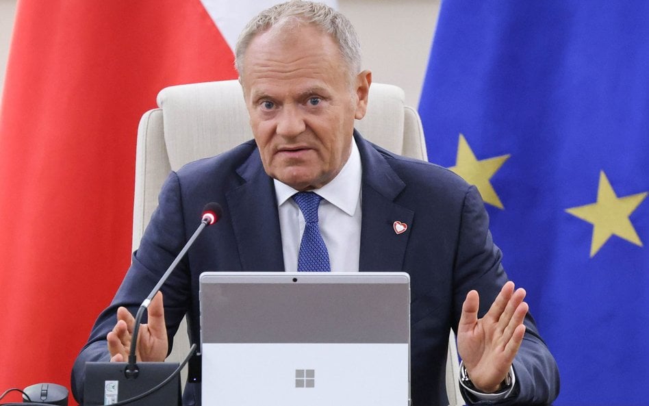 Premier Donald Tusk na roboczym posiedzeniu rządu