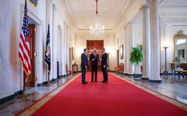 Andrzej Duda i Donald Tusk w czasie spotkania z Joe Bidenem w Waszyngtonie