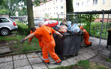 Mieszkańcy gmin płacą coraz więcej za wywóz śmieci