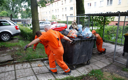 Mieszkańcy gmin płacą coraz więcej za wywóz śmieci