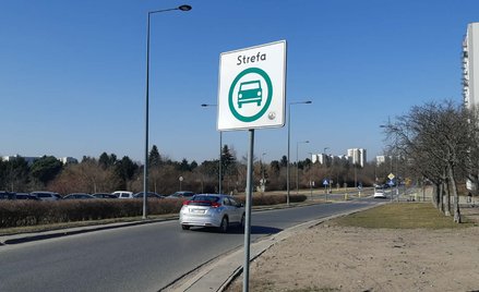 W stolicy Strefa Czystego Transportu (SCT) jest oznaczona przez znaki drogowe D-54 „strefa czystego 