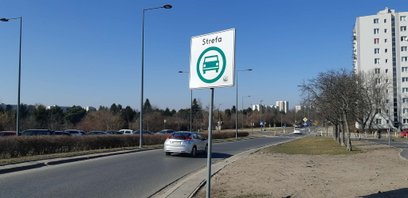 W stolicy Strefa Czystego Transportu (SCT) jest oznaczona przez znaki drogowe D-54 „strefa czystego 