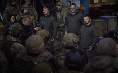 Wołodymyr Zełenski w czasie spotkania z żołnierzami w Bachmucie