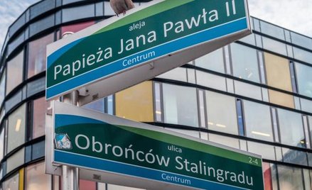 Szczecińskie skrzyżowanie ul. Obrońców Stalingradu i al. Papieża Jana Pawła II pokazuje, że pozostaw
