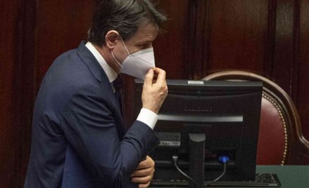 Conte: Jeden chory zamknął całe Włochy. Co zrobi 100 tys.?