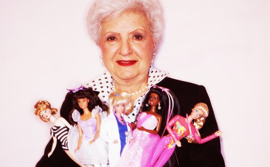 Ruth Handler: „Nie rozpamiętuj tego, co się stało, bez względu na to, jak było źle. Znajdź coś inneg