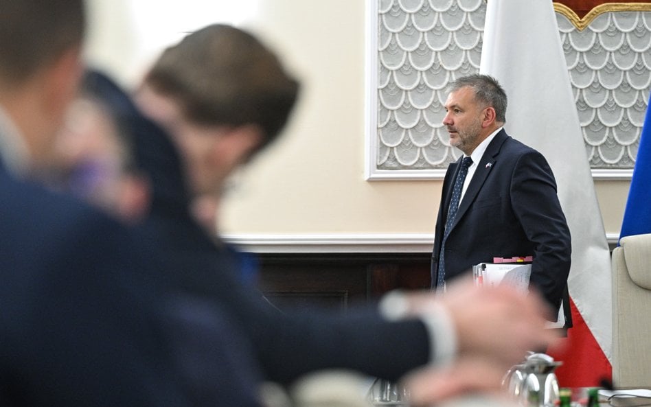 „Łamanie kręgosłupów” prokuratorom i nieprędka reforma. Co z niezależnością prokuratury?