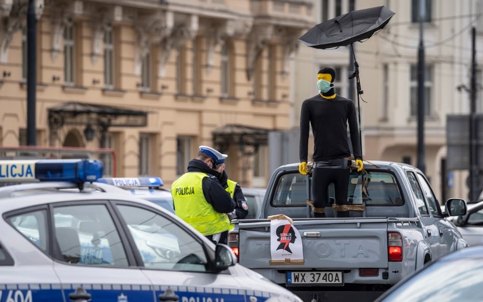 Koronawirus: tak policja egzekwuje respektowanie zakazów