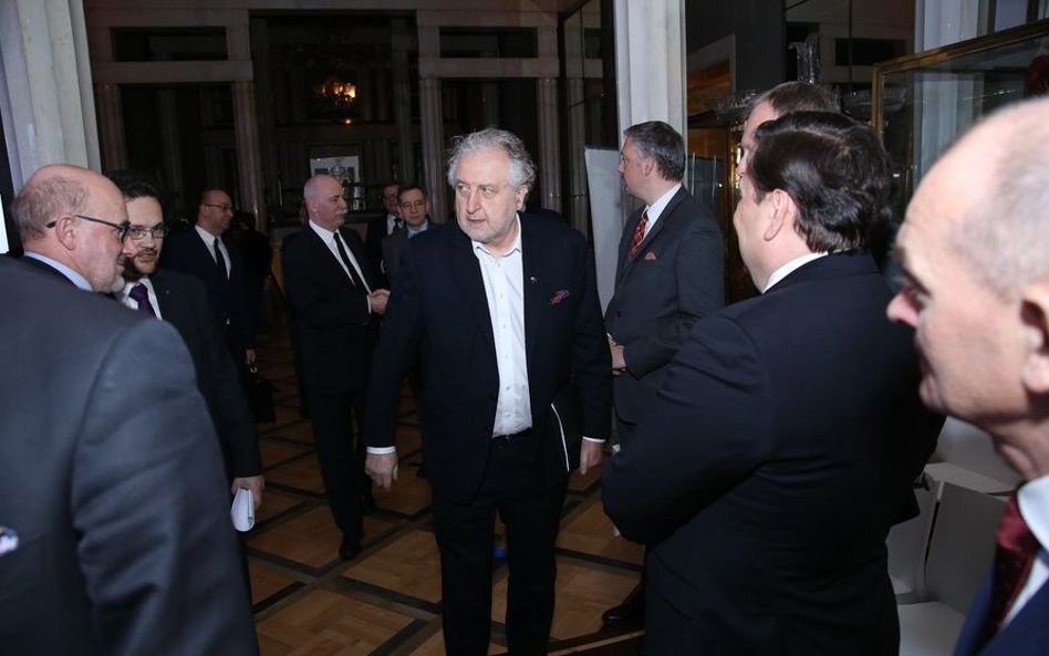 Andrzej Rzepliński (na środku)