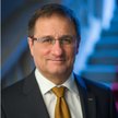 Węgierski miliarder Tibor Veres jest większościowym właścicielem Grupy Wing, która wezwała do sprzed