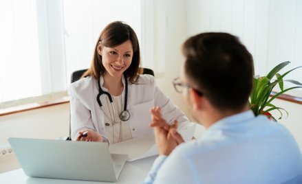 Zawieranie i realizacja umów dotyczących opieki psychiatrycznej i leczenia uzależnień – stanowisko R