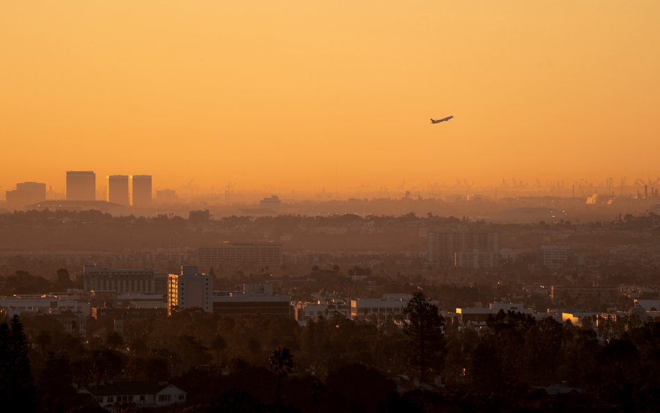 Łuna pożarów nad Los Angeles