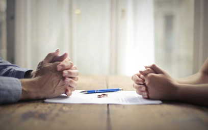 "Czy czas zakazać rozwodów?" - pyta katolickie pismo