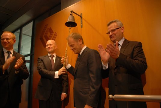 Debiut PZU na giełdzie 12 maja 2010 roku. Od lewej: Ludwik Sobolewski, prezes GPW, Andrzej Klesyk, p