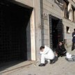 Śledczy na miejscu zamachu w Reggio di Calabria (styczeń 2010)