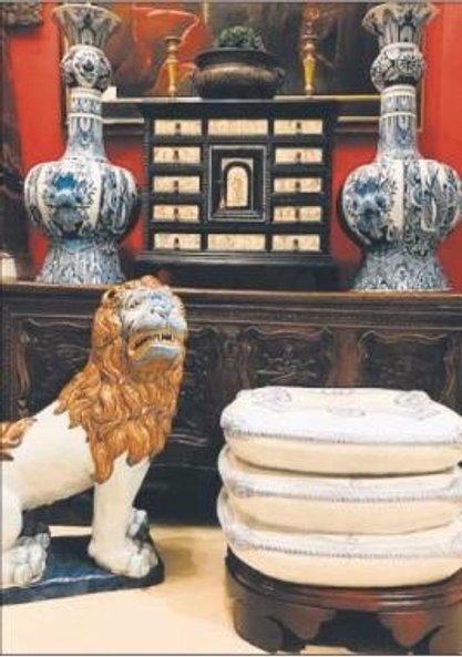 Stołeczna galeria Connaisseur oferuje dawne rzemiosło artystyczne o muzealnej wartości.