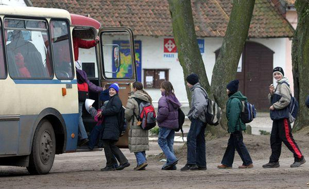 Dziś gmina nie może dowozić wszystkich uczniów do nieodległej szkoły